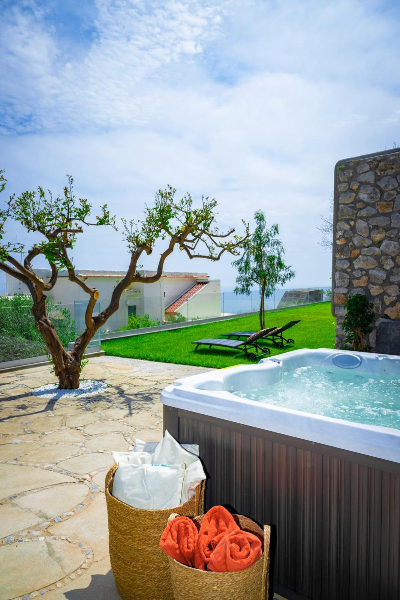 Villa Mimina - Exclusive Villa With Garden, Jacuzzi And Sea View Praiano Eksteriør billede